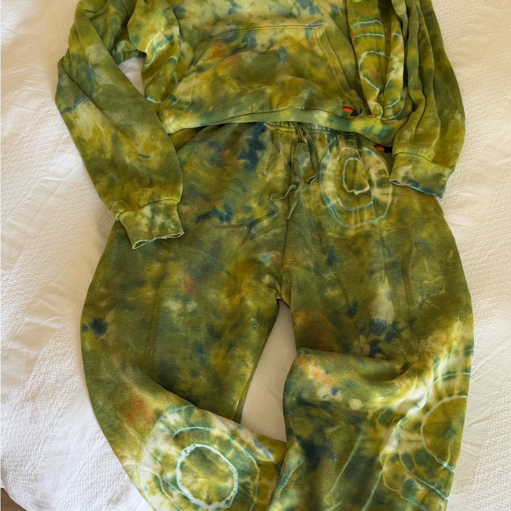 Tie-Dye Green Cozy Sweatshirt & Joggers Set